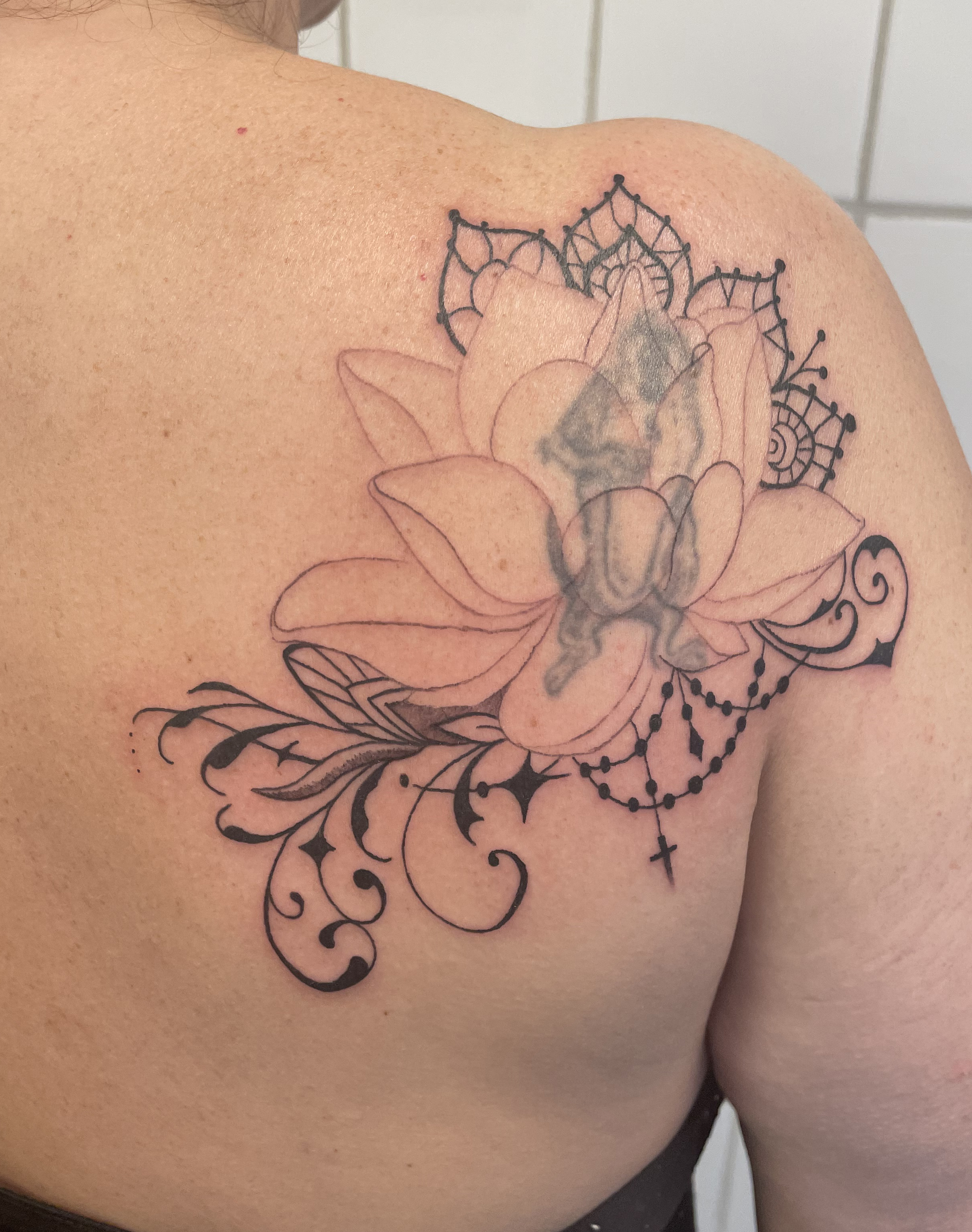 graphicaderme-avignontatouage-avignon-tattoocover-tatouagelotusavignon-meilleurstatoueursavignon-meilleurstatoueursvaucluse-tatouagecover.jpg