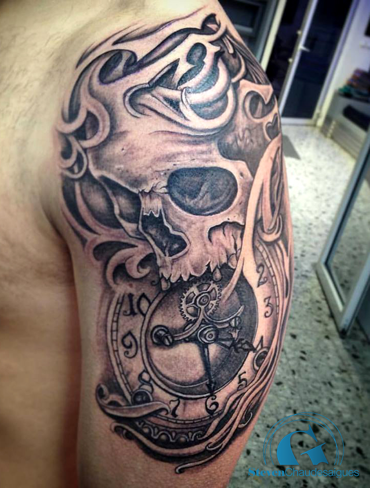 Squelette Tatoueur crâne tatouage rétro en métal étain signe Horloge Murale 