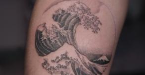 lagrandevaguedehokusai-vaguejaponaisetattoo-tatouagevague-tatouagehokusai-meilleurstatoueursavignon-graphicaderme-tatoueursvaucluse-vaguekanagawatattoo