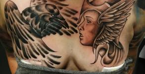 graphicaderme-avignon-vaucluse-kai-tatoueur-tatouage-tattoo-corbeau-oiseau-recouvrement-cover-valkyrie