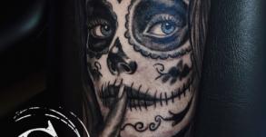  graphicaderme-tamarachaudesaigues-santamuertetatouage-santamuerte-meilleurstatoueursavignon-chaudesaigues-tatouagefemme-tatouage.jpg (1.11 Mo)
