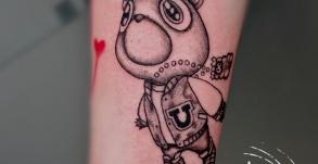 graphicaderme-tatouagenounours-tatoueursavignon-tatouagebras-tatouagemignon-tatouageoursenpeluche-tatoueursvaucluse-tatouagebras-tatouagemignon-tatouagekanyewest-kanyewest-graduationkanyewest
