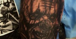 graphicaderme-tatoueursavignon-stephanechaudesaigues-tatouageportrait-tatouageclown-meilleurstatoueurs-chaudesaigues-cantal