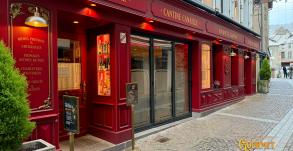 Façade du restaurant Gourmet & Glouton à Chaudes-Aigues, esprit brasserie parisienne