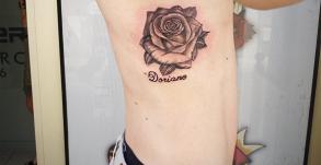 meilleure_tatoueuse_vaison_la_romaine_joe_wild_graphicaderme_tatouge_rose