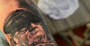 Tatouage réalisé par Stéphane Chaudesaigues au studio Graphicaderme Avignon, illustrant le lien entre projet personnel et choix du tatoueur