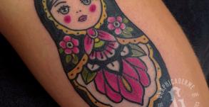 tamarachaudesaigues-tatoueuseoldschool-meilleuretatoueuseavignon-tattoochaudesaigues-poupeerussetattoo-matriochkatattoo-vaucluse.