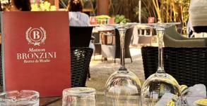 Terrasse du restaurant Maison Bronzini à Villeneuve-lès-Avignon