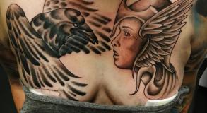 graphicaderme-avignon-vaucluse-kai-tatoueur-tatouage-tattoo-corbeau-oiseau-recouvrement-cover-valkyrie