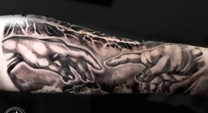 meilleure-tatoueuse-vaison-joe-wild-creation-adam-tatouage-religieux