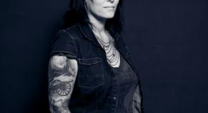 Chantal Chaudesaigues, pierceuse professionnelle à Avignon, au studio Graphicaderme