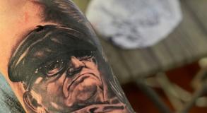 Choisir son tatoueur : un projet incarné chez Graphicaderme Avignon Tatouage réalisé par Stéphane Chaudesaigues au studio Graphicaderme Avignon, illustrant le lien entre projet personnel et choix du tatoueur