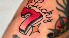 tamarachaudesaigues-meilleurstatoueursavignon-meilleurstatoueursoldschool-luckytattoo-chaudesaigues-tatouagecouleuroldschool