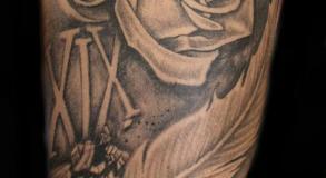Tatouage bras Coeur Rose par Steven Chaudesaigues 