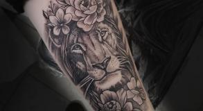 tatoueuse-tatoueur-vaison-la-romaine-vaucluse-joe-wild-graphicaderme-tatouage-lion