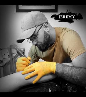jeremy-tatoueur-orange-vaucluse-graphicaderme-tattoo