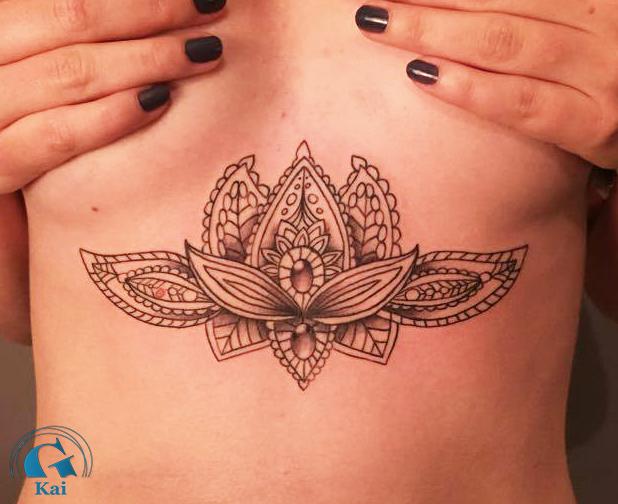 graphicaderme_avignon_mandala_feminin_underboob_tatouage