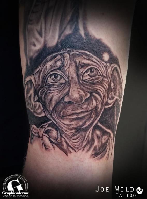 dobby-graphicaderme-vaison-la-romaine-joe-wild-tattoo-harry-potter-tatouage