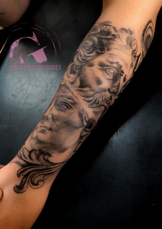 Graphicaderme-tatouageavignon-tatoueursavignon-tamarachaudesaigues-tatouagezeus-manchettetatouage-tatouagerealistesavignon-meilleurstatoueuseavignon-tatoueusevilleneuvelezavignon-tatouagestatue-tatouagedavidmichelange