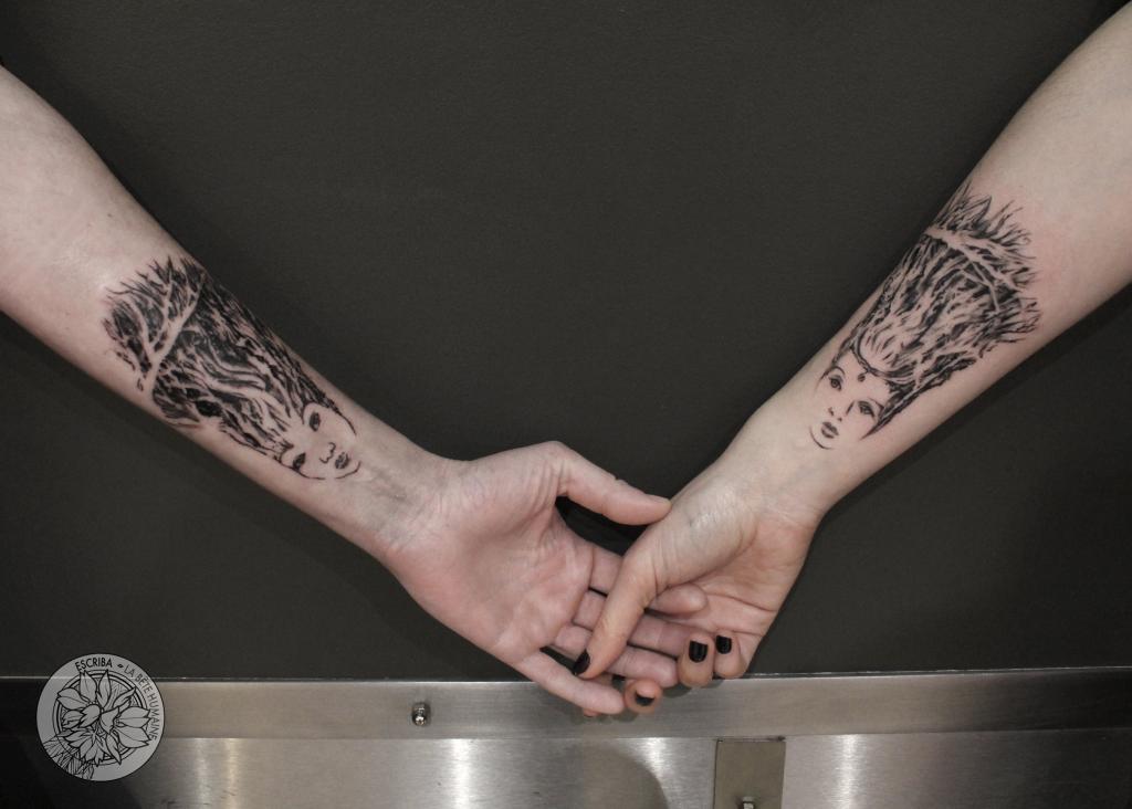 Laura Escriba_la_bete_humaine_paris_tattoo_visage_femme_arbre_poignet