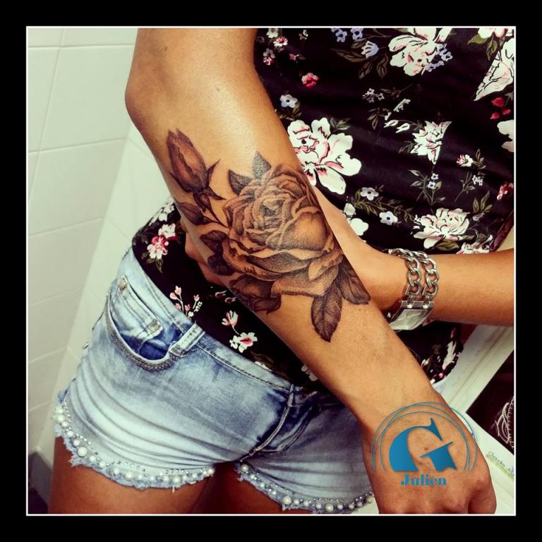 graphicaderme-avignon-rose-feminin-realiste-tatouage-paca-vaucluse