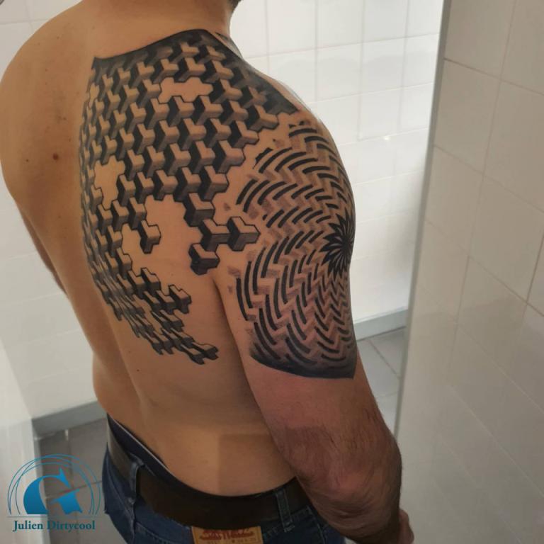 graphicaderme-graphicadermeavignon-graphicadermetattoo-avignontattoo-meilleurstatoueursduvaucluse-tatouagebras-tatouagehomme-tatouagegeometrique