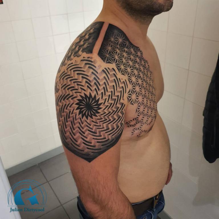 graphicaderme-graphicadermeavignon-tatouagesavignin-tattooavignon-tattoogeometric-tattoobras-tattoodos-tatouagehomme-tatouagegeometrique-tatouagesbras-meilleurstatoueursdefrance-tatoueurs