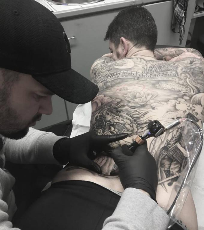 steven-chaudesaigues-meilleur-tatoueur-orange-vaucluse-graphicaderme-tattoo