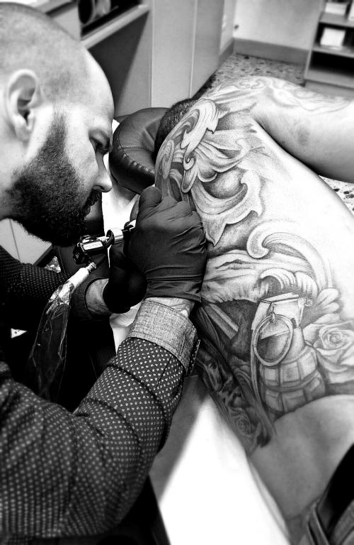 graphicaderme-steven-tatouage-doscomplet-leniok-avignon