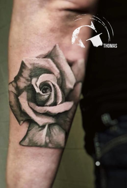 graphicaderme-tatouageavignon-tatoueursavignon-tatouagerose-tatouagerealisteavignon-meilleurstatoueursavignon-graphicadermeavignon-industryink