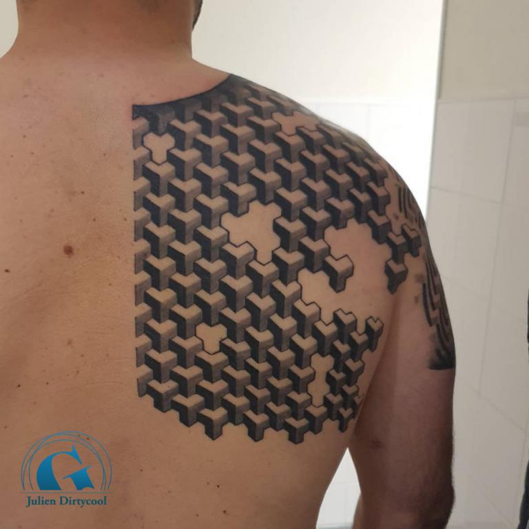 graphicaderme-tatouagegeometrique-tatouagehomme-tatouagevaucluse-tatouageavignon-meilleurstatoueursdefrance-tatoueursavignon