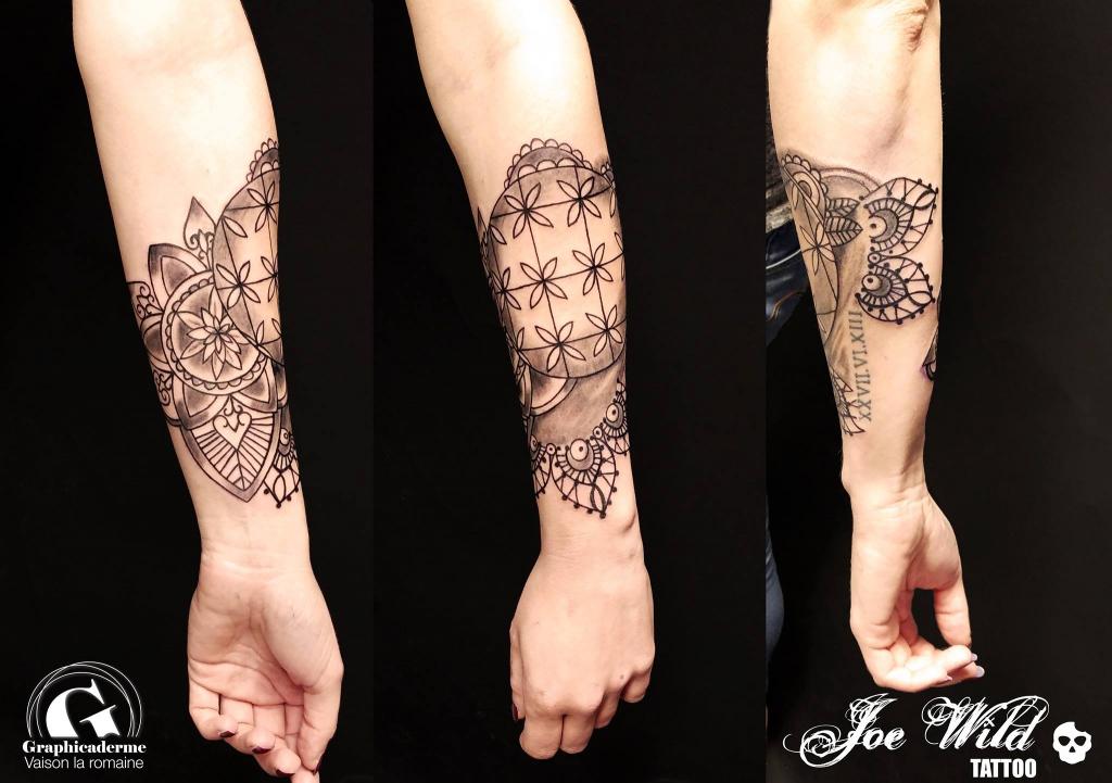 Du tattoo mandala dans notre studio de tatouage à Vaison-la-Romaine… graphicaderme_studio_tatouage_vaucluse_vaison_tattoo_mandala
