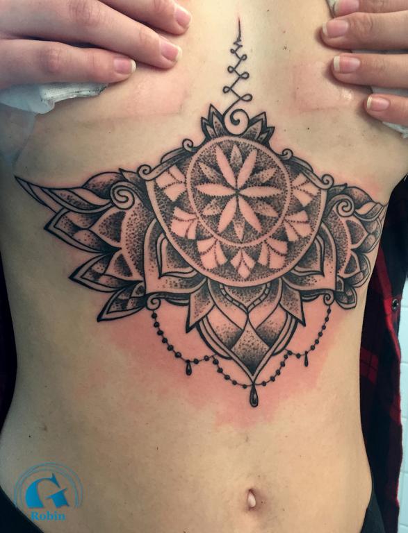 graphicaderme_avignon_mandala_ornemental_underboob_tatouage