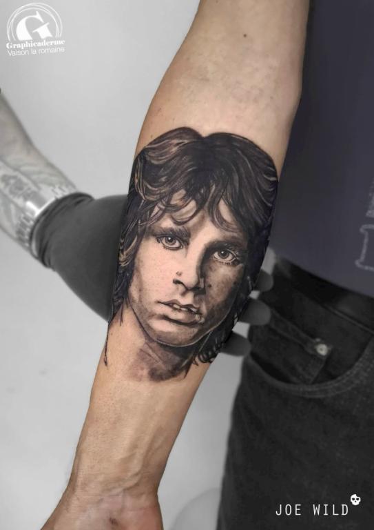 Portrait : un tatouage de Jim Morrison signé Joe Wild joe-wild-graphicaderme-tatouage-tattoo-bollene-nyons-carpentras-valreas-malaucene-jim-morrison-doors