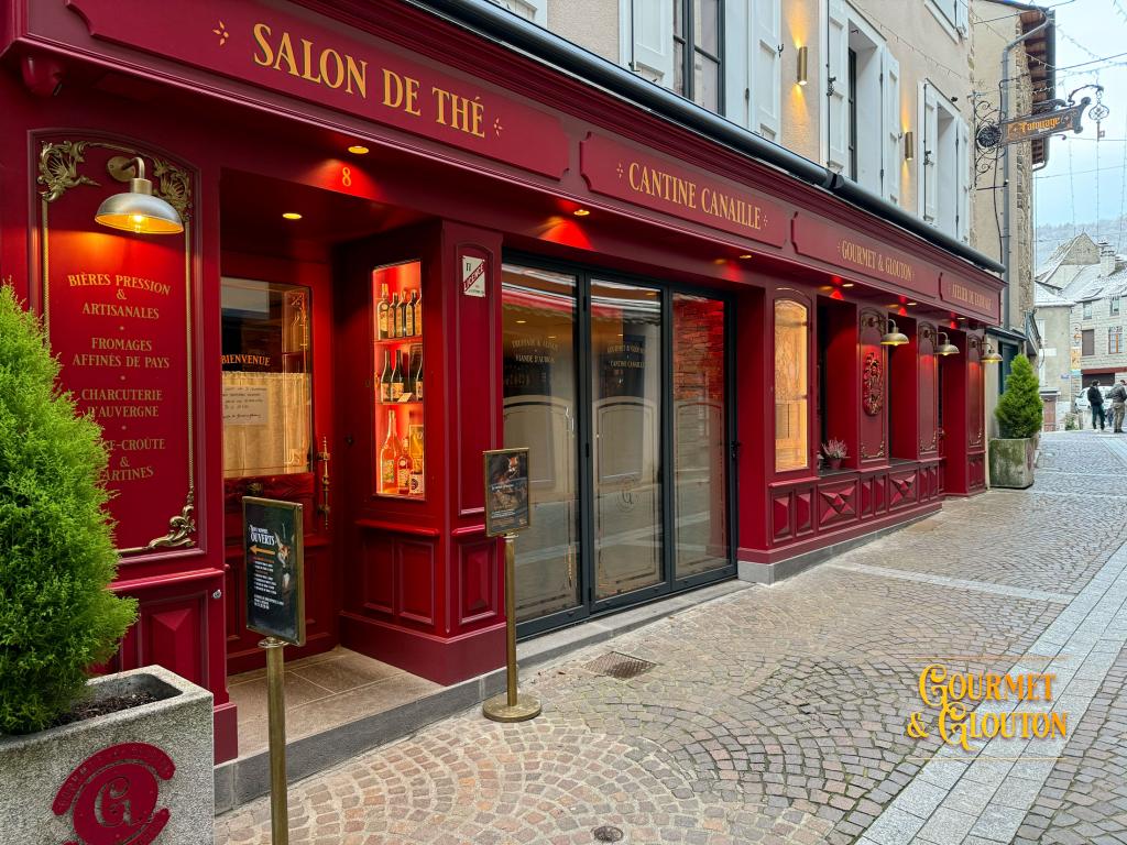 Façade du restaurant Gourmet & Glouton à Chaudes-Aigues, esprit brasserie parisienne