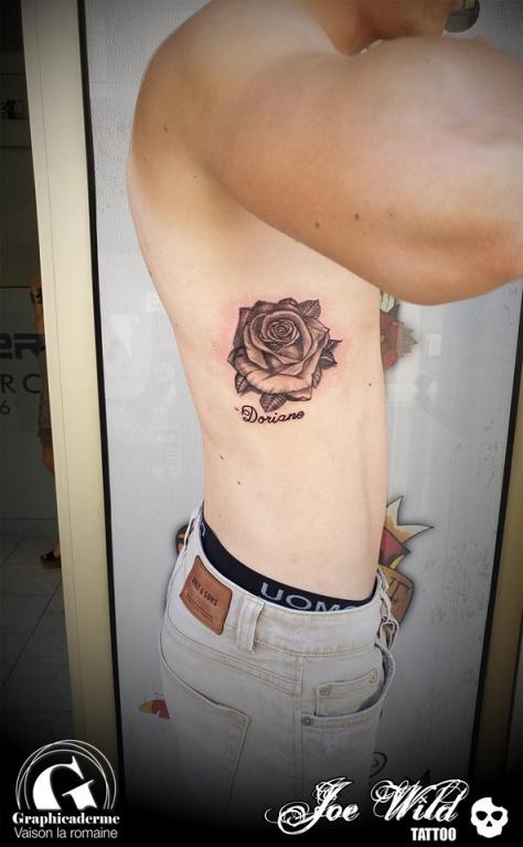 meilleure_tatoueuse_vaison_la_romaine_joe_wild_graphicaderme_tatouge_rose