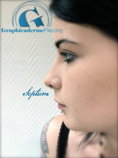 Les Piercings Du Visage A La Boutique Graphicaderme A Orange Graphicaderme