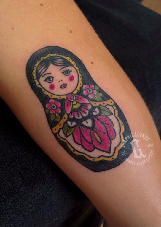tamarachaudesaigues-tatoueuseoldschool-meilleuretatoueuseavignon-tattoochaudesaigues-poupeerussetattoo-matriochkatattoo-vaucluse.