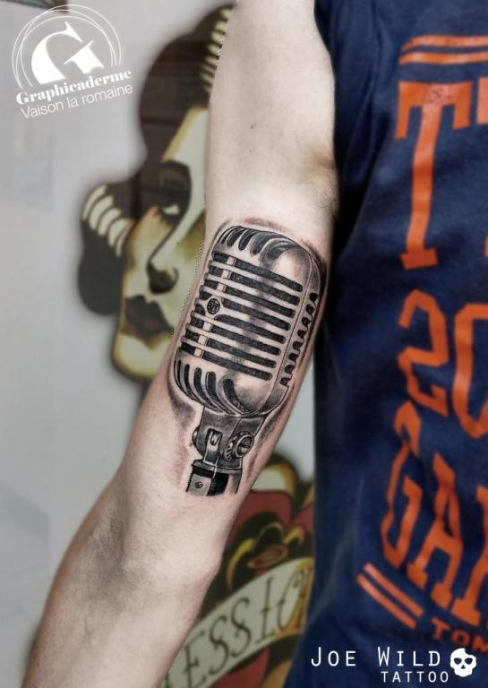 tatouage-vaison-la-romaine-malaucene-nyons-bollene-tatouage-micro-musique