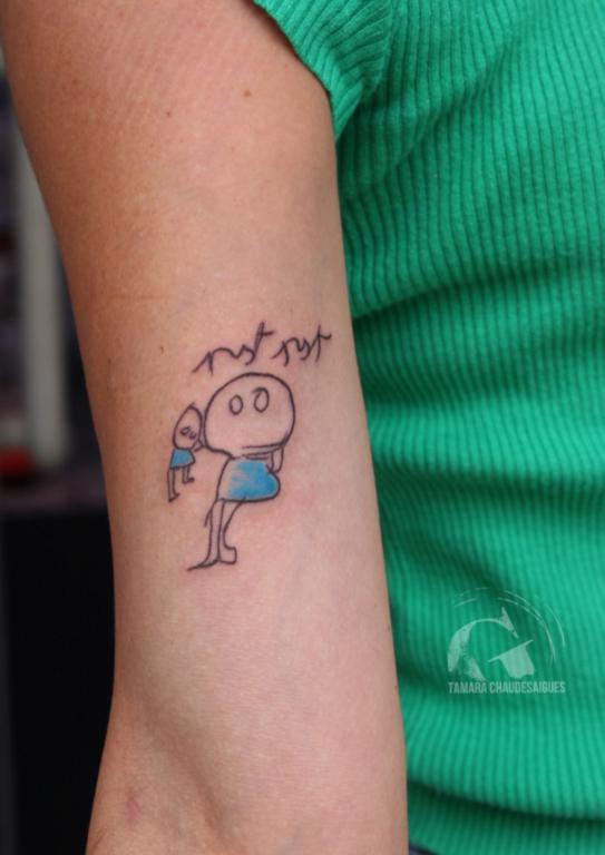  tatouageenfant-tatoueursavignon-tamarachaudesaigues-meilleurstatoueursavignon-tatoueursvaucluse-tatoueuseavignon-tatouagefemme-tatouagemaman-tatouagedessinenfant-graphicaderme-chaudesaigues-tatouagecouple-coupletattoo