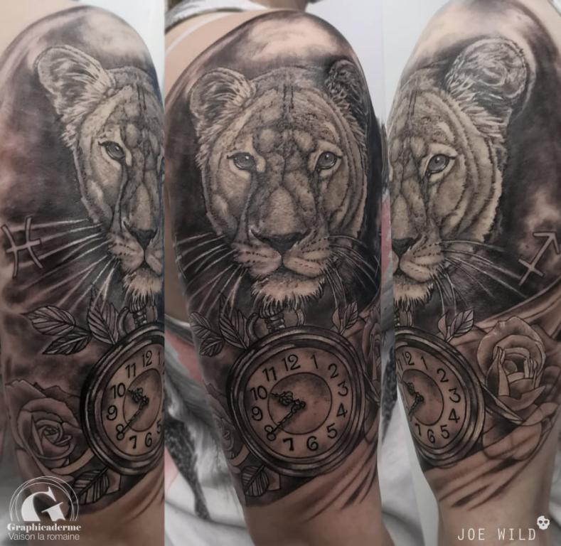 À Vaison, un tatouage pour célébrer un accouchement tatoueuse-tatoueur-vaison-la-romaine-vaucluse-joe-wild-graphicaderme-tatouage-astrologie