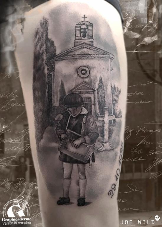 tatoueuse-tatoueur-vaison-la-romaine-vaucluse-joe-wild-graphicaderme-tatouage-garcon-eglise