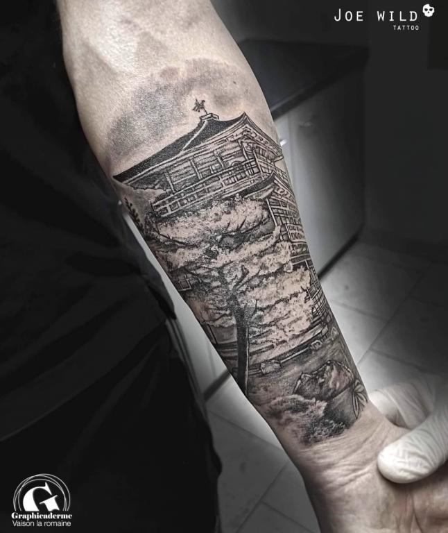 tatoueuse-tatoueur-vaison-la-romaine-vaucluse-joe-wild-graphicaderme-tatouage-temple-japonais