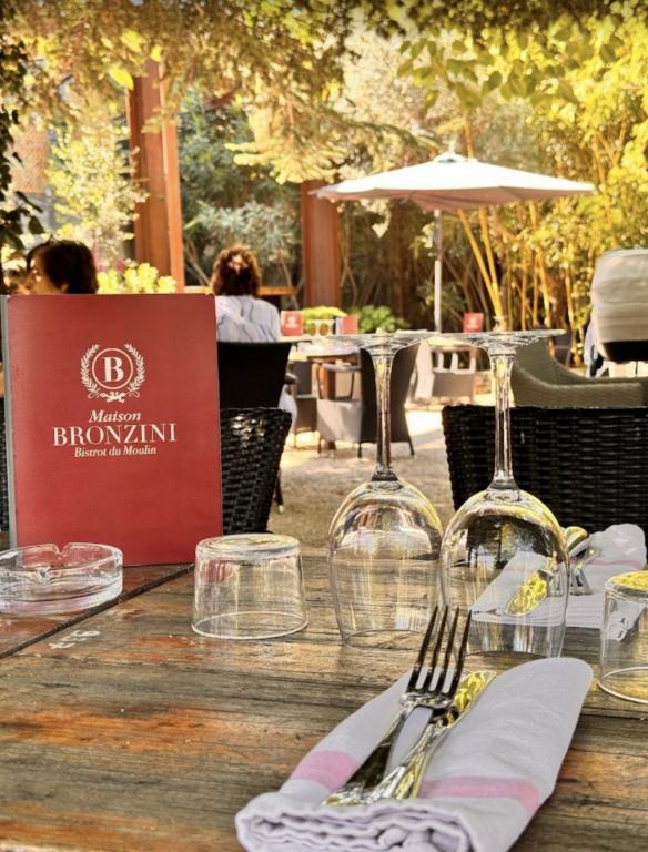 Terrasse du restaurant Maison Bronzini à Villeneuve-lès-Avignon