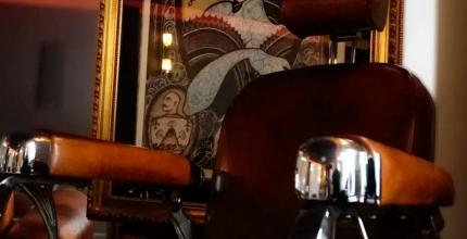 Tatouage photoréaliste réalisé à Graphicaderme, studio de tatouage à Chaudes-Aigues dans le Cantal, spécialisé en portraits et noir et gris.