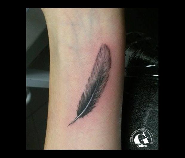 Tatouage Plume Graphicaderme