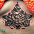 graphicaderme_avignon_mandala_rose_graphique_realiste_underboob_tatouage