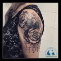 graphicaderme-avignon-vaucluse-tatouage-rose-bijoux-perles-julien-dirtycool