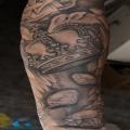 Détails tatouage bras par Steven Chaudesaigues Avignon