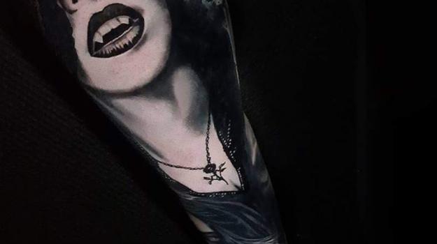 meilleure-tatoueuse-paris-barbara-rosendo-tatouage-tattoo-vampire-femme